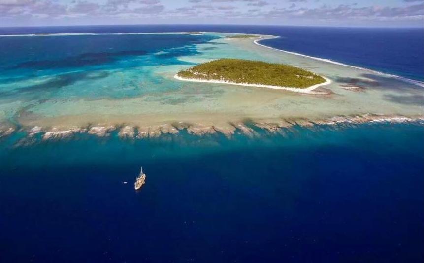 Aerial view of Palmerston Island (© Varo Media)